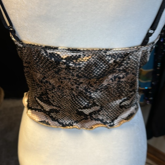 Cute cami snakeskin design. Size S - Picture 7 of 7